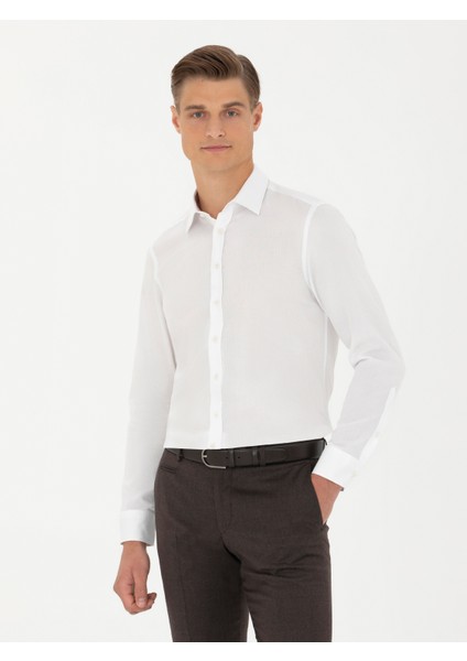 Erkek Beyaz Slim Fit Uzun Kollu Gömlek 50282392-VR013 <p STYLE="PADDING-BOTTOM:10PX;">%100 Pamuktan Üretilen, Iş ve Özel Hayatında Şıklığı Ön Planda Tutmak Isteyenler Için Ideal Bir Seçimdir. Beyaz Rengin Saf Havası, Slim Fit Kesimi ile Birleşerek Vücuda Tam Oturan Modern Bir Silüet Sunar. Cepsiz Tasarımı ile Sade Bir Görünüm Sağlarken, Ince Desen Detayları Gömleğe Şık Bir Dokunuş Katar. Pamuklu Yapısı Sayesinde Gün Boyu Rahatlık Sunan Gömlek, Cildin Nefes Almasına Yardımcı Olur ve Uzun Süreli Kullanımlarda Rahatlık Sağlar. <p STYLE="PADDING-BOTTOM:10PX;">UZUN Kollu Tasarımı, Dört Mevsim Kullanılabilir ve Özellikle Resmi Davetler Iş Toplantıları Ya Da Günlük Ofis Şıklığı Için Ideal Bir Tercih Oluşturur. Yumuşak Dokusu ile Cilde Dost Bir Yapı Sunar. Düğmeli Manşetleri ile Klasik Bir Stil Sunarken, Beyaz Rengin Sağladığı Şıklık ile Her Türlü Pantolon ve Ceketle Rahatça Kombinlenebilir. Desenli Yapısı ile Sade Bir Şıklık Sunar. Özellikle Takım Elbiselerle Mükemmel Bir Uyum Yakalayan Model, Özel Günler Için Etkileyici Bir Stil Oluşturur. <p STYLE="PADDING-BOTTOM:10PX;">M Beden Giyen Modelin Boyu 192 Cm, Kilosu Ise 85'tir. Göğüs Ölçüsü 103 Cm, Bel Ölçüsü 88 cm ve Basen Ölçüsü 104 cm Olan Modelde Gömlek Mükemmel Bir Uyum Sağlar. Slim Fit Kesim, Fit Vücut Yapısına Sahip Erkekler Için Kusursuz Bir Duruş Sunar. Gömleğin Sade Ama Etkileyici Duruşu, Hem Resmi Hem De Casual Tarzı Benimseyen Erkekler Için Uygun Bir Seçimdir.