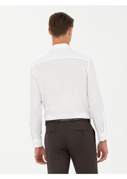 Erkek Beyaz Slim Fit Uzun Kollu Gömlek 50282392-VR013 <p STYLE="PADDING-BOTTOM:10PX;">%100 Pamuktan Üretilen, Iş ve Özel Hayatında Şıklığı Ön Planda Tutmak Isteyenler Için Ideal Bir Seçimdir. Beyaz Rengin Saf Havası, Slim Fit Kesimi ile Birleşerek Vücuda Tam Oturan Modern Bir Silüet Sunar. Cepsiz Tasarımı ile Sade Bir Görünüm Sağlarken, Ince Desen Detayları Gömleğe Şık Bir Dokunuş Katar. Pamuklu Yapısı Sayesinde Gün Boyu Rahatlık Sunan Gömlek, Cildin Nefes Almasına Yardımcı Olur ve Uzun Süreli Kullanımlarda Rahatlık Sağlar. <p STYLE="PADDING-BOTTOM:10PX;">UZUN Kollu Tasarımı, Dört Mevsim Kullanılabilir ve Özellikle Resmi Davetler Iş Toplantıları Ya Da Günlük Ofis Şıklığı Için Ideal Bir Tercih Oluşturur. Yumuşak Dokusu ile Cilde Dost Bir Yapı Sunar. Düğmeli Manşetleri ile Klasik Bir Stil Sunarken, Beyaz Rengin Sağladığı Şıklık ile Her Türlü Pantolon ve Ceketle Rahatça Kombinlenebilir. Desenli Yapısı ile Sade Bir Şıklık Sunar. Özellikle Takım Elbiselerle Mükemmel Bir Uyum Yakalayan Model, Özel Günler Için Etkileyici Bir Stil Oluşturur. <p STYLE="PADDING-BOTTOM:10PX;">M Beden Giyen Modelin Boyu 192 Cm, Kilosu Ise 85'tir. Göğüs Ölçüsü 103 Cm, Bel Ölçüsü 88 cm ve Basen Ölçüsü 104 cm Olan Modelde Gömlek Mükemmel Bir Uyum Sağlar. Slim Fit Kesim, Fit Vücut Yapısına Sahip Erkekler Için Kusursuz Bir Duruş Sunar. Gömleğin Sade Ama Etkileyici Duruşu, Hem Resmi Hem De Casual Tarzı Benimseyen Erkekler Için Uygun Bir Seçimdir.