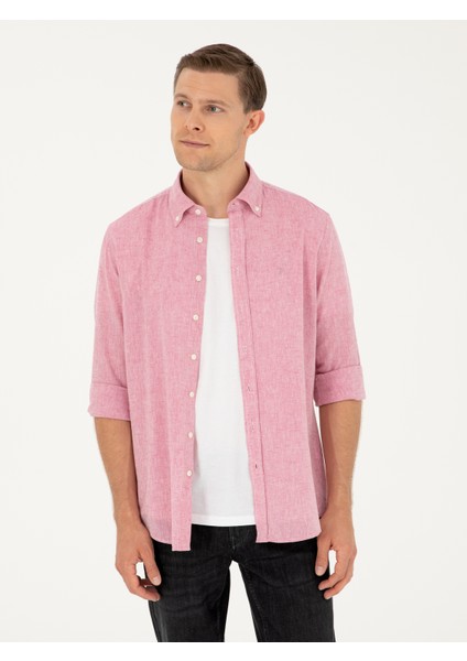 Erkek Kırmızı Slim Fit Keten Karışımlı Gömlek 50266184-VR030 <p STYLE="PADDING-BOTTOM:10PX;">GÖZ Alıcı Tasarımı ve Şık Tasarımıyla Keten Gömlek, Yaz Aylarında Rahat Bir Kullanım Sunan Hafif ve Nefes Alabilen Yapısıyla Öne Çıkar. Kırmızı Rengi ve Düz Deseni, Sade ve Şık Bir Tarz Benimsemek Isteyenler Için Mükemmel Bir Seçenek Oluşturur. Slim Fit Kesimi Sayesinde Vücuda Otururken Hareket Özgürlüğü Sağlar. Ketenin Sağladığı Serinlik ve Pamuklu Kumaşın Yumuşaklığı Gömleği Hem Günlük Kullanıma Hem De Özel Günlerdeki Kombinlere Uygun Hale Getirir. <p STYLE="PADDING-BOTTOM:10PX;">UZUN Kollu Tasarımı, Serin Yaz Akşamlarında Veya Bahar Günlerinde Rahatlıkla Kullanılabilir. Cepsiz ve Düğmeli Yakası, Klasik Bir Görünüm Sunarken Sade Detayları Şıklık Yaratır. Kolay Ütülenebilir Yapısıyla Bakım Açısından Da Pratiklik Sunan Gömlek, Özellikle Sık Seyahat Eden Ya Da Yoğun Iş Temposunda Olanlar Için Ideal Bir Parça Olarak Öne Çıkar. Kırmızı Rengi, Farklı Pantolon ve Şortlarla Kolayca Kombinlenebilir ve Günlük Hayatta Sportif Ya Da Şık Bir Görünüm Yaratmanıza Yardımcı Olur. <p STYLE="PADDING-BOTTOM:10PX;">MODEL, 189 cm Boyunda ve 72 kg Ağırlığındadır. Göğüs Ölçüsü 103 Cm, Bel Ölçüsü 84 cm ve Basen Ölçüsü 100 cm Olan Model, M Beden Giymektedir. Slim Fit Kesimi Sayesinde Vücuda Otururken Hareket Kısıtlaması Yaşatmaz. Hafif Kumaşı ve Modern Kesimiyle Her Yaştan Erkeğe Hitap Eden Model, Rahatlık ve Şıklığı Bir Arada Sunar.