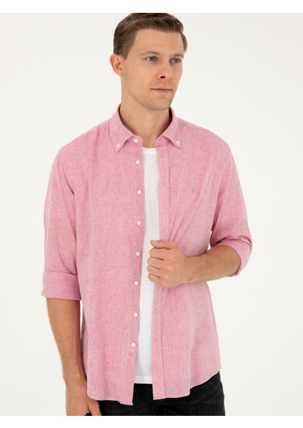 Erkek Kırmızı Slim Fit Keten Karışımlı Gömlek 50266184-VR030 <p STYLE="PADDING-BOTTOM:10PX;">GÖZ Alıcı Tasarımı ve Şık Tasarımıyla Keten Gömlek, Yaz Aylarında Rahat Bir Kullanım Sunan Hafif ve Nefes Alabilen Yapısıyla Öne Çıkar. Kırmızı Rengi ve Düz Deseni, Sade ve Şık Bir Tarz Benimsemek Isteyenler Için Mükemmel Bir Seçenek Oluşturur. Slim Fit Kesimi Sayesinde Vücuda Otururken Hareket Özgürlüğü Sağlar. Ketenin Sağladığı Serinlik ve Pamuklu Kumaşın Yumuşaklığı Gömleği Hem Günlük Kullanıma Hem De Özel Günlerdeki Kombinlere Uygun Hale Getirir. <p STYLE="PADDING-BOTTOM:10PX;">UZUN Kollu Tasarımı, Serin Yaz Akşamlarında Veya Bahar Günlerinde Rahatlıkla Kullanılabilir. Cepsiz ve Düğmeli Yakası, Klasik Bir Görünüm Sunarken Sade Detayları Şıklık Yaratır. Kolay Ütülenebilir Yapısıyla Bakım Açısından Da Pratiklik Sunan Gömlek, Özellikle Sık Seyahat Eden Ya Da Yoğun Iş Temposunda Olanlar Için Ideal Bir Parça Olarak Öne Çıkar. Kırmızı Rengi, Farklı Pantolon ve Şortlarla Kolayca Kombinlenebilir ve Günlük Hayatta Sportif Ya Da Şık Bir Görünüm Yaratmanıza Yardımcı Olur. <p STYLE="PADDING-BOTTOM:10PX;">MODEL, 189 cm Boyunda ve 72 kg Ağırlığındadır. Göğüs Ölçüsü 103 Cm, Bel Ölçüsü 84 cm ve Basen Ölçüsü 100 cm Olan Model, M Beden Giymektedir. Slim Fit Kesimi Sayesinde Vücuda Otururken Hareket Kısıtlaması Yaşatmaz. Hafif Kumaşı ve Modern Kesimiyle Her Yaştan Erkeğe Hitap Eden Model, Rahatlık ve Şıklığı Bir Arada Sunar.