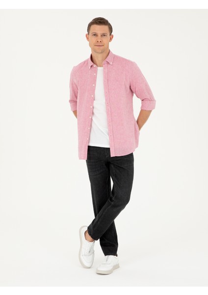 Erkek Kırmızı Slim Fit Keten Karışımlı Gömlek 50266184-VR030 <p STYLE="PADDING-BOTTOM:10PX;">GÖZ Alıcı Tasarımı ve Şık Tasarımıyla Keten Gömlek, Yaz Aylarında Rahat Bir Kullanım Sunan Hafif ve Nefes Alabilen Yapısıyla Öne Çıkar. Kırmızı Rengi ve Düz Deseni, Sade ve Şık Bir Tarz Benimsemek Isteyenler Için Mükemmel Bir Seçenek Oluşturur. Slim Fit Kesimi Sayesinde Vücuda Otururken Hareket Özgürlüğü Sağlar. Ketenin Sağladığı Serinlik ve Pamuklu Kumaşın Yumuşaklığı Gömleği Hem Günlük Kullanıma Hem De Özel Günlerdeki Kombinlere Uygun Hale Getirir. <p STYLE="PADDING-BOTTOM:10PX;">UZUN Kollu Tasarımı, Serin Yaz Akşamlarında Veya Bahar Günlerinde Rahatlıkla Kullanılabilir. Cepsiz ve Düğmeli Yakası, Klasik Bir Görünüm Sunarken Sade Detayları Şıklık Yaratır. Kolay Ütülenebilir Yapısıyla Bakım Açısından Da Pratiklik Sunan Gömlek, Özellikle Sık Seyahat Eden Ya Da Yoğun Iş Temposunda Olanlar Için Ideal Bir Parça Olarak Öne Çıkar. Kırmızı Rengi, Farklı Pantolon ve Şortlarla Kolayca Kombinlenebilir ve Günlük Hayatta Sportif Ya Da Şık Bir Görünüm Yaratmanıza Yardımcı Olur. <p STYLE="PADDING-BOTTOM:10PX;">MODEL, 189 cm Boyunda ve 72 kg Ağırlığındadır. Göğüs Ölçüsü 103 Cm, Bel Ölçüsü 84 cm ve Basen Ölçüsü 100 cm Olan Model, M Beden Giymektedir. Slim Fit Kesimi Sayesinde Vücuda Otururken Hareket Kısıtlaması Yaşatmaz. Hafif Kumaşı ve Modern Kesimiyle Her Yaştan Erkeğe Hitap Eden Model, Rahatlık ve Şıklığı Bir Arada Sunar.