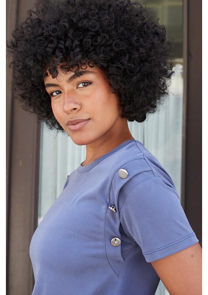 Kadın Kaliteli Modal Kumaş Sıfır Yaka Düğme Aksesuarlı Kısa Kol T-Shirt Bluz-Indigo fırsatları