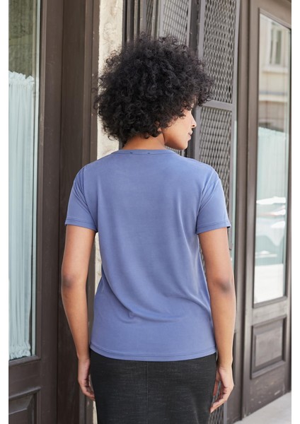 Kadın Kaliteli Modal Kumaş Sıfır Yaka Düğme Aksesuarlı Kısa Kol T-Shirt Bluz-Indigo indirimleri