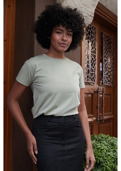 Kadın Sıfır Yaka Kırışmaz Span Karışımlı Şık Kısa Kol Likralı T-Shirt Bluz-Açık Haki