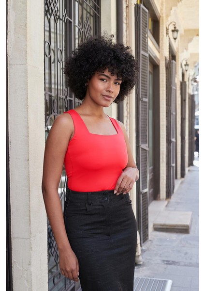 Kare Yaka Kolsuz Likralı Şık Parlak Kumaş Bluz Body-Mercan fırsatları