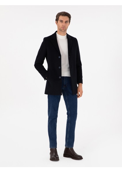 Erkek Lacivert Yün Karışımlı Ex. Slim Fit Palto 50293650-VR033 <p STYLE="PADDING-BOTTOM:10PX;">%67 Yün, %29 Dayanaklı Sentetik Lif, %3 Poliamid ve %1 Pamuk Karışımı Kumaş Yapısıyla Lacivert Palto, Soğuk Havalara Karşı Etkili Bir Koruma Sağlar. Yüksek Oranda Yün Içeriği ile Hem Sıcaklık Sunar Hem De Yumuşak Dokusuyla Cilt Dostu Bir Konfor Yaratır. Dayanaklı Sentetik Lif ve Poliamid Dokunuşları Sayesinde Dayanıklılığı Artırılan Kumaş, Uzun Ömürlü Bir Kullanım Sağlar. Yumuşak Dokusuyla Ciltte Konforlu Bir His Yaratır ve Gün Boyu Rahat Bir Kullanım Sunar. Ex.slim Fit Kalıbı, Vücuda Oturan Modern Bir Silüet Oluşturur. <p STYLE="PADDING-BOTTOM:10PX;">OMUZLARDAN Itibaren Düzgün Bir Şekilde Inen Kesimiyle Özgüvenli Bir Duruş Sergiler. Cep Detayları, Pratik Bir Kullanım Olanağı Sunarak, Hem El Sıcaklığı Için Hem De Küçük Eşyalarınızı Taşımak Için Idealdir. Paltodaki Dik Yaka Kesimi, Boyun Çevresinde Ekstra Koruma Sağlar, Soğuk Havalarda Ekstra Rahatlık Sunar. Şehir Hayatının Dinamizmine Ayak Uyduran Tasarım, Hem Iş Hem De Özel Günlerde Fark Yaratmak Isteyenler Için Mükemmel Bir Tercih Sunmaktadır. <p STYLE="PADDING-BOTTOM:10PX;">189 cm Boyunda, 72 kg Ağırlığında, 103 cm Göğüs, 84 cm Bel ve 100 cm Basen Ölçülerine Sahip Olan Model, 48 Beden Giymektedir.