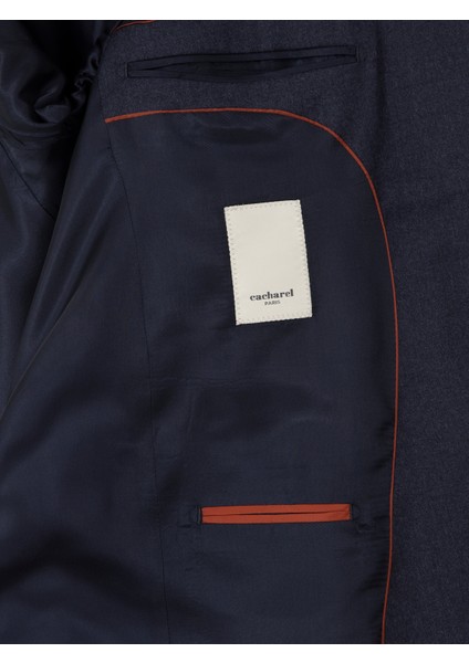 Erkek Lacivert Slim Fit Ceket 50292488-VR033 <p STYLE="PADDING-BOTTOM:10PX;">LACIVERT Ceket, Klasik ve Modern Çizgilerin Kusursuz Uyumunu Sunarak Her Ortamda Şık ve Profesyonel Bir Görünüm Sağlar. Slim Fit Kesimi, Vücuda Tam Oturarak Estetik Bir Silüet Oluştururken, Rahat Hareket Edebilme Imkânı Sunar. Kusursuz Dikimi ve Kaliteli Kumaşı Sayesinde Uzun Ömürlü Bir Kullanım Deneyimi Sağlar. <p STYLE="PADDING-BOTTOM:10PX;">MONO Yaka Tasarımı, Cekete Minimal ve Zarif Bir Hava Katarken, Klasik Takım Elbise Stilini Modern Bir Yorumla Sunar. Zamansız Bir Tasarım Dili Benimseyen Model, Ofis Ortamlarından Özel Davetlere Kadar Geniş Bir Kullanım Alanına Sahiptir. Düz Renk Yapısı, Sadeliğin Şıklıkla Birleşmesini Sağlayarak Çarpıcı Bir Duruş Sergiler. <p STYLE="PADDING-BOTTOM:10PX;">KAPAKLI Cepler, Hem Işlevsellik Hem De Estetik Açıdan Ceketin Tamamlayıcı Unsurlarından Biri Olarak Öne Çıkar. Kullanıcıya Pratik Bir Deneyim Sunarken, Ceketle Bütünleşen Tasarım Detayı Ceketin Resmi Duruşunu Destekler. Kumaşın Tok ve Dayanıklı Yapısı, Ceketin Formunu Uzun Süre Korumasına Katkıda Bulunur. <p STYLE="PADDING-BOTTOM:10PX;">MODELIN Boyu 189 Cm, Kilosu Ise 72 Kg’dır. Modelin Göğüs Ölçüsü 103 Cm, Bel Ölçüsü 84 cm ve Basen Ölçüsü 100 Cm’dir. Model Üzerindeki Ürün Bedeni Ise 50'dir.