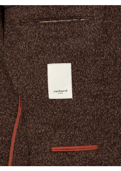 Erkek Kahverengi Slim Fit Yün Karışımlı Flanel Ceket 50291056-VR029 <p STYLE="PADDING-BOTTOM:10PX;">KAHVERENGI Ceket Klasik ve Modern Giyim Anlayışını Harmanlayan Şık Bir Tasarım Sunar. Slim Fit Kalıbı Vücuda Tam Oturarak Zarif ve Dengeli Bir Silüet Oluştururken, Rahatlık ve Hareket Özgürlüğü Sağlar. Yüksek Kaliteli Kumaşı ve Özenle Işlenen Detayları, Ceketin Uzun Ömürlü Bir Kullanım Sunmasına Katkıda Bulunur. <p STYLE="PADDING-BOTTOM:10PX;">MONO Yaka Tasarımı, Minimalist ve Sofistike Bir Görünüm Sunarak Ceketin Klasik Çizgisini Tamamlar. Mono Yaka Tipi, Zamansız Bir Estetik Anlayışı Benimseyen Kullanıcılar Için Ideal Bir Seçenek Oluşturur. Mikro Desen Dokusu, Kumaşa Dinamik ve Rafine Bir Hava Kazandırarak Ceketin Derinliğini Artırır ve Şıklığını Vurgular. <p STYLE="PADDING-BOTTOM:10PX;">TORBA Cep Detayı, Cekete Klasik Bir Dokunuş Yaparken, Pratik Kullanımıyla Da Dikkat Çeker. Hafif ve Nefes Alabilir Kumaş Yapısı, Mevsim Geçişlerinde Konfor Sunarak Gün Boyu Rahat Bir Kullanım Deneyimi Yaşatır. Kahverengi Tonlarının Doğal ve Sıcak Yapısı, Toprak Tonları ve Nötr Renklerle Mükemmel Bir Uyum Sağlar. Ceket, Hem Iş Ortamında Hem De Özel Davetlerde Modern ve Stil Sahibi Bir Görünüm Sergilemek Isteyen Erkekler Için Ideal Bir Seçimdir. <p STYLE="PADDING-BOTTOM:10PX;">MODELIN Boyu 189 Cm, Kilosu Ise 72 Kg’dır. Modelin Göğüs Ölçüsü 103 Cm, Bel Ölçüsü 84 cm ve Basen Ölçüsü 100 Cm’dir. Model Üzerindeki Ürün Bedeni Ise 50'dir.