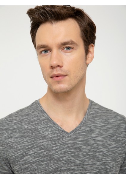 Erkek Siyah V Yaka T-Shirt 50202493-VR046 fiyatları
