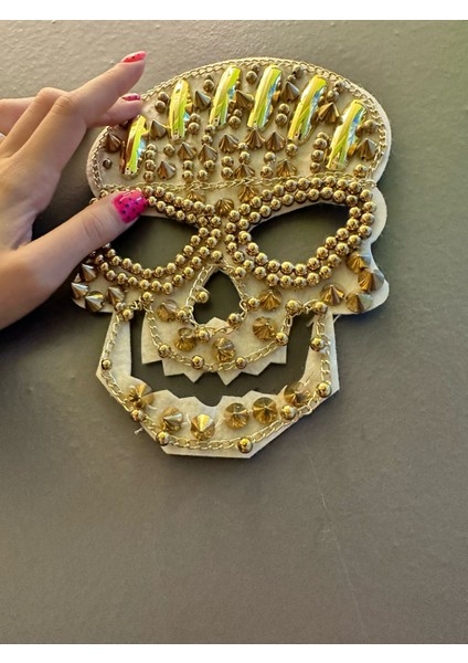 Altın Sarısı Boncuk Işleme Kuru Kafa Arma Dikiş Aplike 21X15 cm