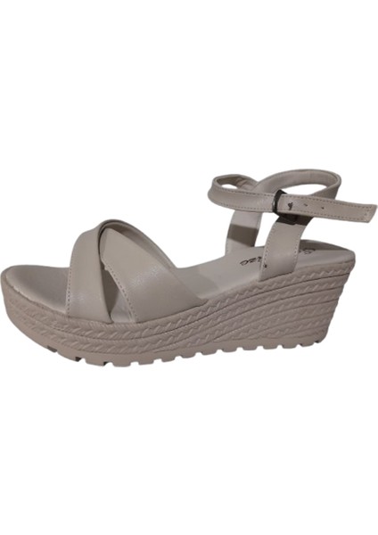 ŞNZ02-020 Kadın Bej Dolgu Topuk Günlük Şık Sandalet fiyatları