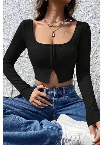 Kadın Siyah Uzun Kollu Agraflı Göğüs ve Göbek Dekolteli Crop Top Bluz