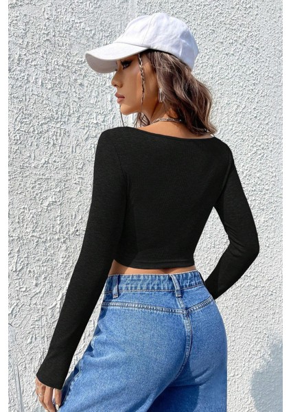 Kadın Siyah Uzun Kollu Agraflı Göğüs ve Göbek Dekolteli Crop Top Bluz