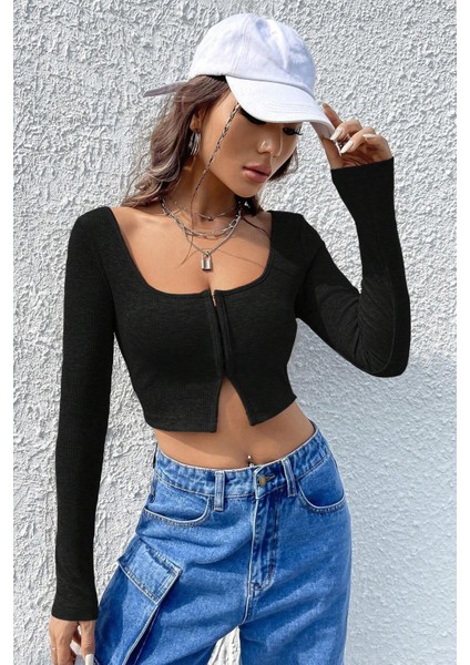 Kadın Siyah Uzun Kollu Agraflı Göğüs ve Göbek Dekolteli Crop Top Bluz