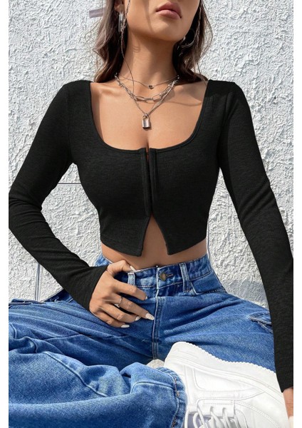 Kadın Siyah Uzun Kollu Agraflı Göğüs ve Göbek Dekolteli Crop Top Bluz