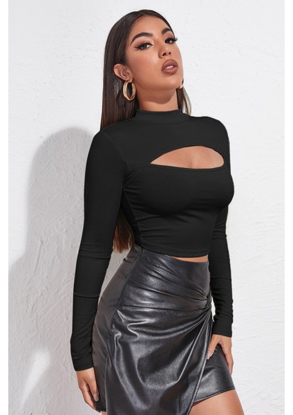 Kadın Siyah Göğüs Dekolteli Uzun Kollu Cut Out Crop Top Bluz