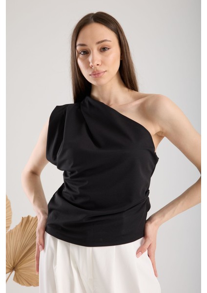 Tek Omuz Drapeli Dökümlü Bluz