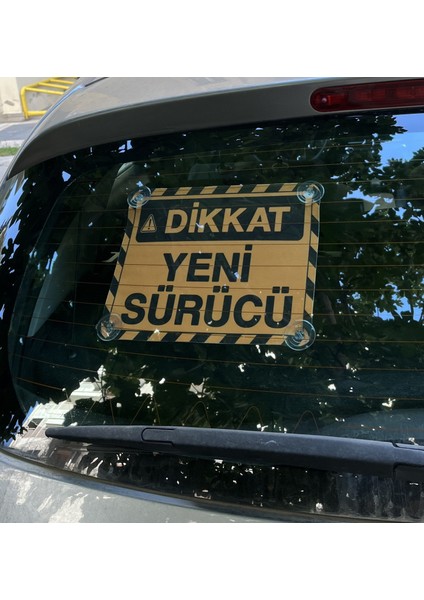 Sarı Zemin Üzerine Siyah Renk Dikkat Yeni Sürücü Yazılı Acemi Sürücü Araba Cam Oto Aksesuar Vantuzlu