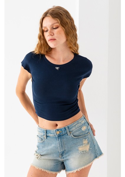 Kadın Bisiklet Yaka Fiyonk Aksesuarlı Crop T-Shirt Lacivert - 25805