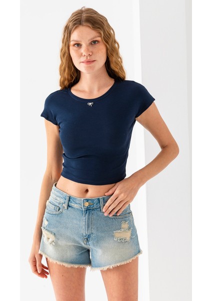 Kadın Bisiklet Yaka Fiyonk Aksesuarlı Crop T-Shirt Lacivert - 25805 fırsatları