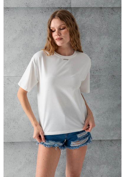 Kadın Bisiklet Yaka Kroche Aksesuarlı T-Shirt Beyaz - 25779