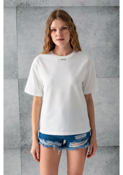 Kadın Bisiklet Yaka Kroche Aksesuarlı T-Shirt Beyaz - 25779 fiyatları