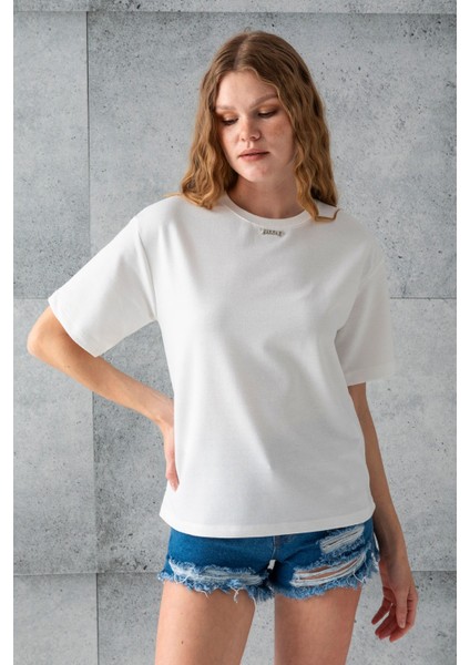 Kadın Bisiklet Yaka Kroche Aksesuarlı T-Shirt Beyaz - 25779 modelleri