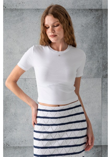Kadın Bisiklet Yaka A Aksesuarlı Crop T-Shirt Beyaz - 25792