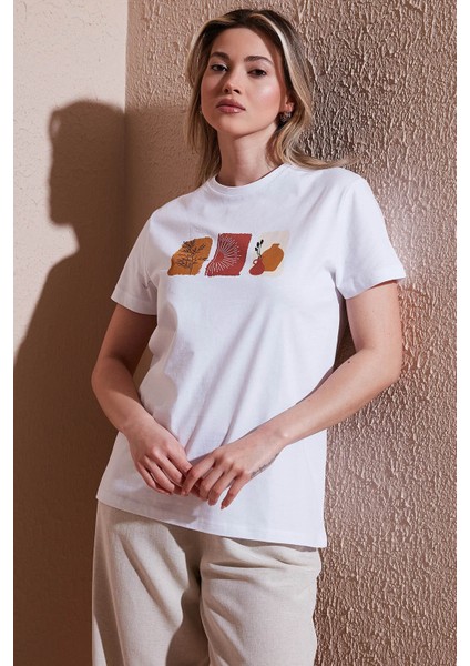 Baskılı Beyaz Kadın T-Shirt 25Y0300K1 modelleri