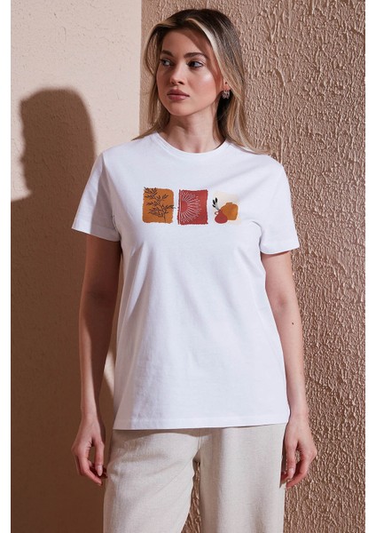 Baskılı Beyaz Kadın T-Shirt 25Y0300K1 fırsatları
