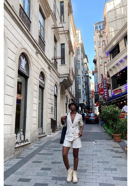 Bej Ceket ve Şort Takım indirimleri