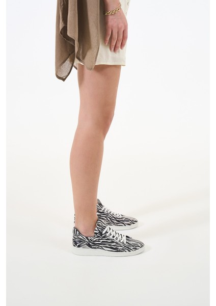 Dobby Zebra Desenli Hakiki Deri Kadın Sneakers fiyatları