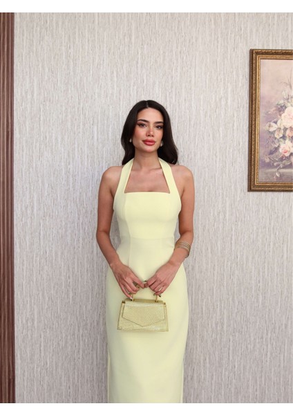 Boyundan Askılı Yırtmaç Elbise