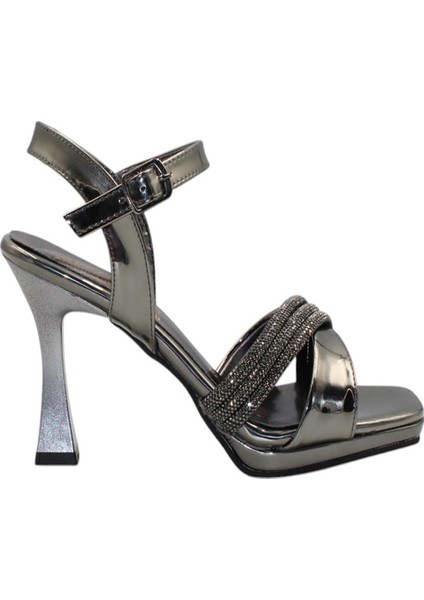 Platin Rugan Taşlı Klasik Topuk Kadın Ayakkabı