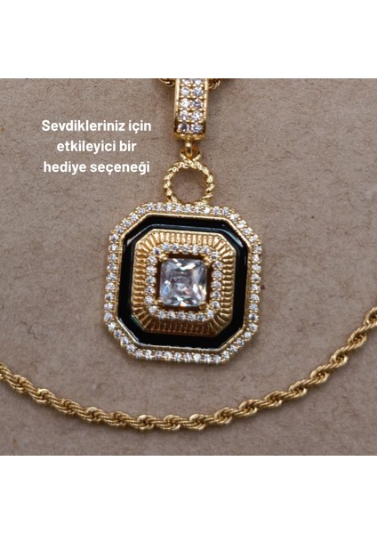 Üç Katmanlı Altın Rengi Zincir ve Siyah Detaylı Taşlı Kolye fırsatları