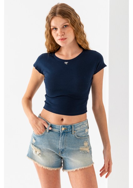 Kadın Bisiklet Yaka Fiyonk Aksesuarlı Crop T-Shirt Lacivert - 25805