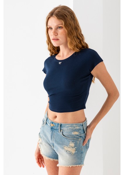 Kadın Bisiklet Yaka Fiyonk Aksesuarlı Crop T-Shirt Lacivert - 25805