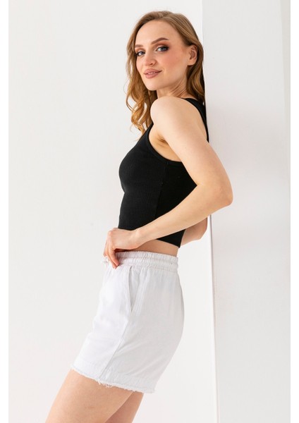 Kadın Beli Lastikli Cepli Pis Paça Kısa Şort Beyaz - 25YP 5322