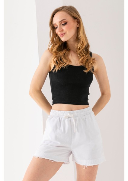 Kadın Beli Lastikli Cepli Pis Paça Kısa Şort Beyaz - 25YP 5322