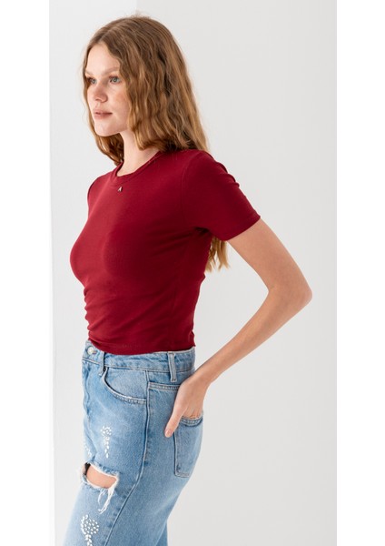 Kadın Bisiklet Yaka A Aksesuarlı Crop T-Shirt Bordo - 25792