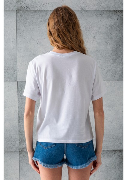 Kadın Bisiklet Yaka Taş Baskılı Pamuklu T-Shirt Beyaz - 925023