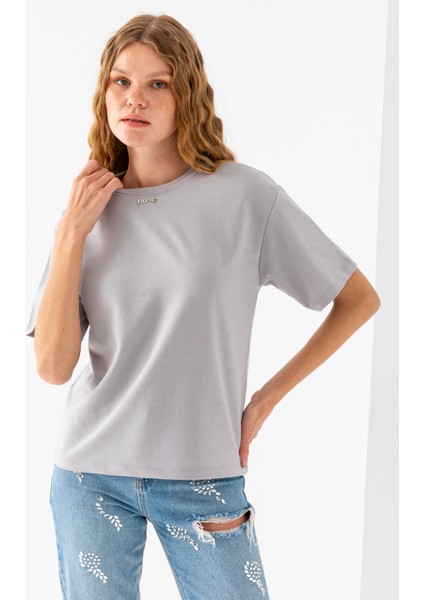 Kadın Bisiklet Yaka Kroche Aksesuarlı T-Shirt Gri - 25779