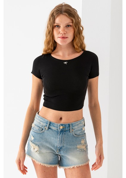 Kadın Bisiklet Yaka Fiyonk Aksesuarlı Crop T-Shirt Siyah - 25805