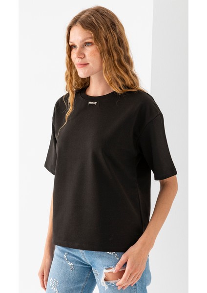 Kadın Bisiklet Yaka Kroche Aksesuarlı T-Shirt Siyah - 25779