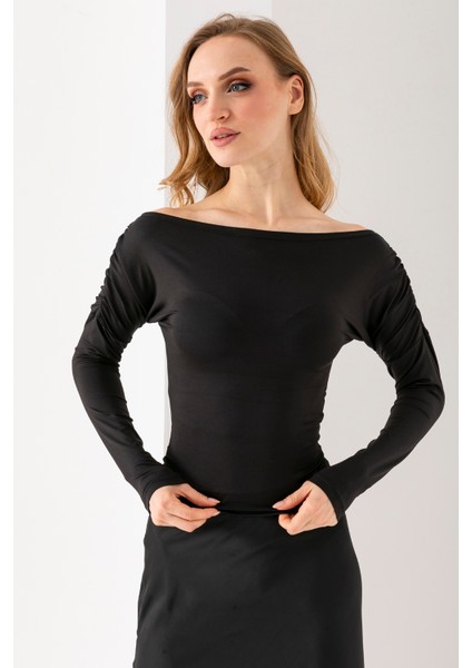 Kadın Kayık Yaka Omzu Büzgü Detaylı Uzun Kollu Bluz Siyah - 2433