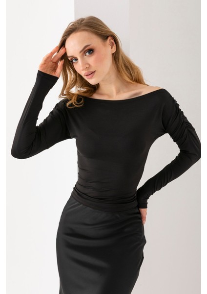 Kadın Kayık Yaka Omzu Büzgü Detaylı Uzun Kollu Bluz Siyah - 2433