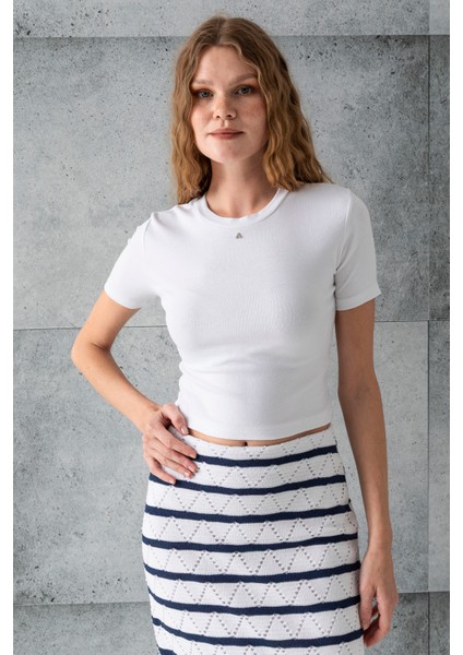 Kadın Bisiklet Yaka A Aksesuarlı Crop T-Shirt Beyaz - 25792