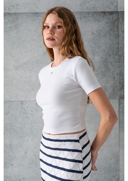 Kadın Bisiklet Yaka A Aksesuarlı Crop T-Shirt Beyaz - 25792