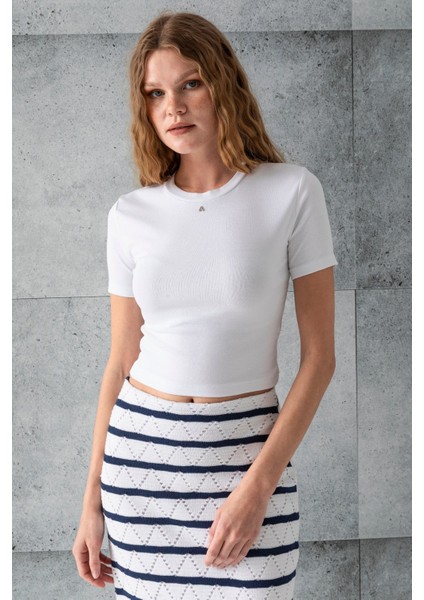 Kadın Bisiklet Yaka A Aksesuarlı Crop T-Shirt Beyaz - 25792
