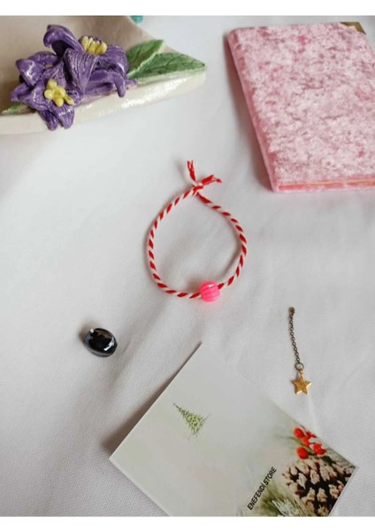 Fuşya Boncuklu Marteniçka Bileklik Şans Arkadaş Sevgili Eş Çocuk Hediye Bahar Bilekliği Kartlı fiyatları